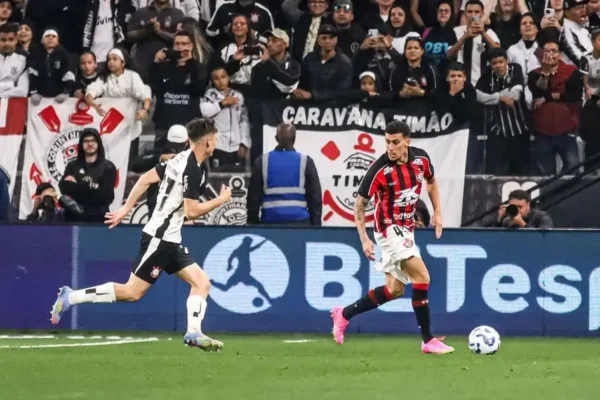 Vitória escapa da zona ao empatar com Corinthians no Brasileirão