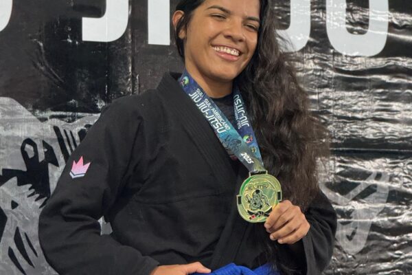 Atleta conquista ouro no Sul-Americano da FIJJD em Feira de Santana e celebra o crescimento do jiu-jitsu feminino